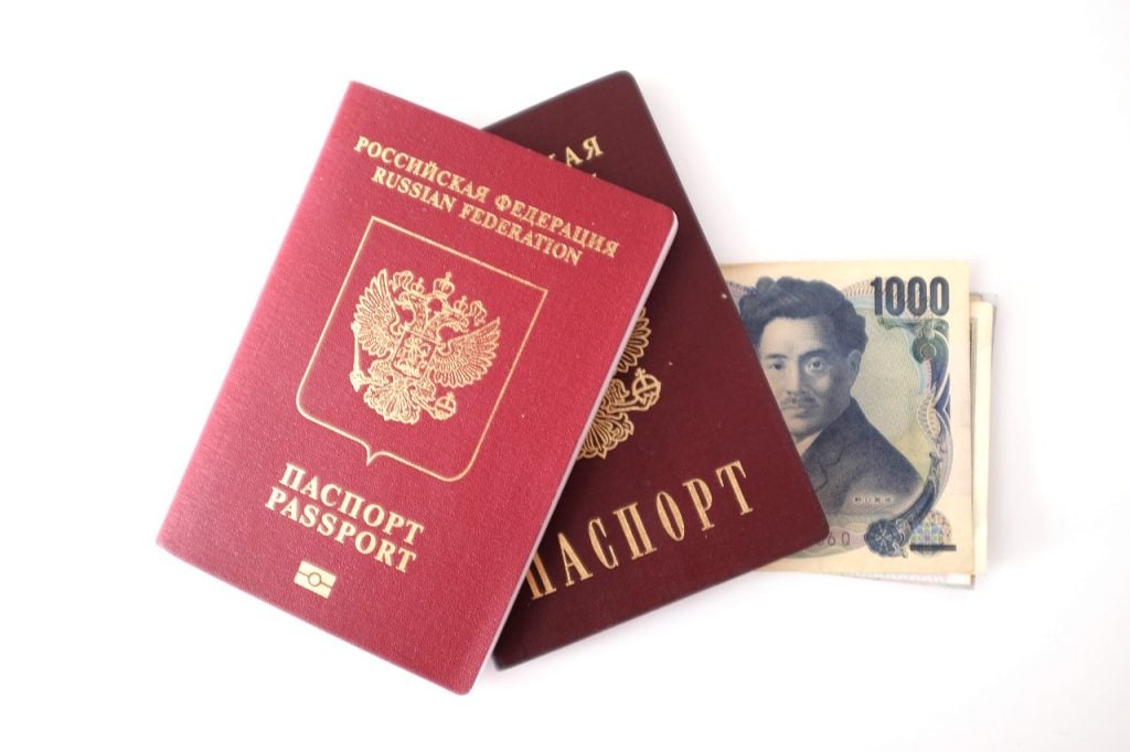 Passaportes e dinheiro