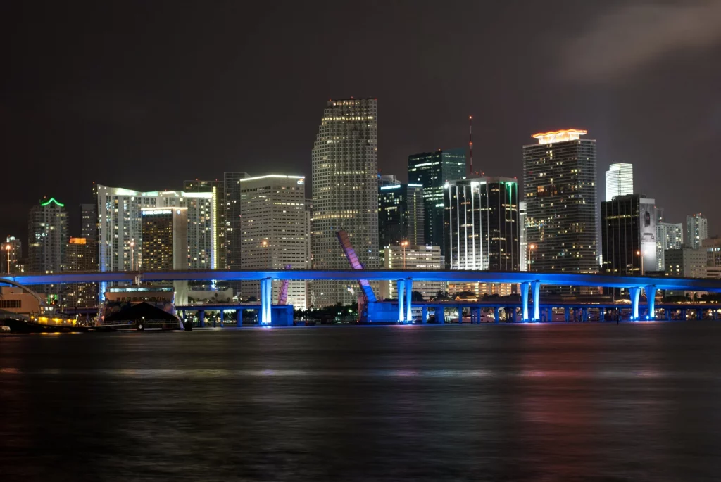Miami, Florida à noite