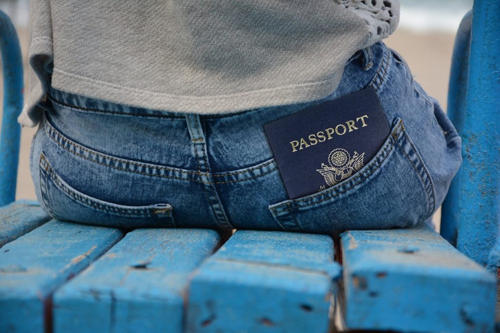 Passaporte em bolso de calça