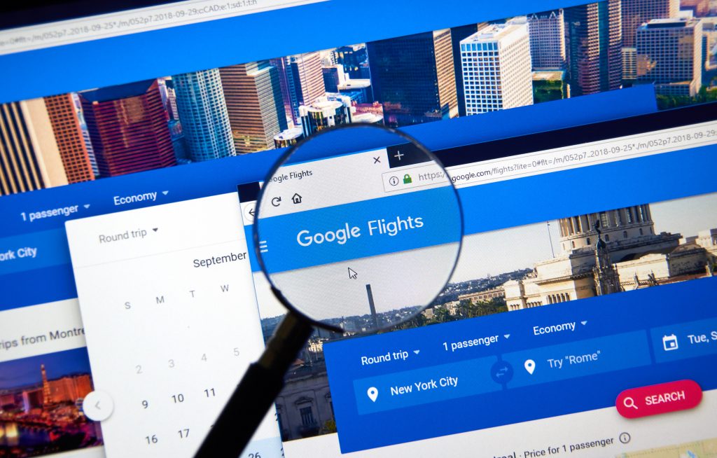 Imagem ilustrativa de Google Flights com lupa