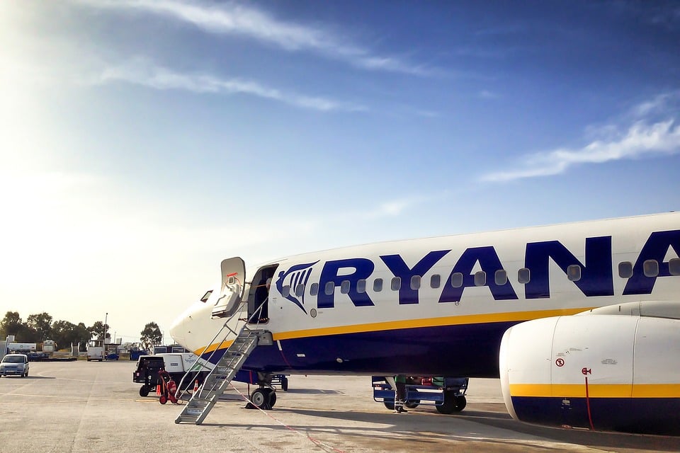 Avião da Ryanair na pista