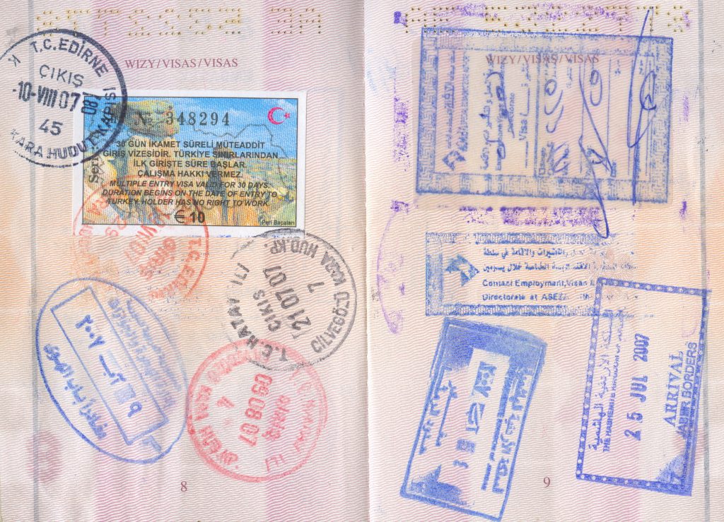Passaporte com vários carimbos